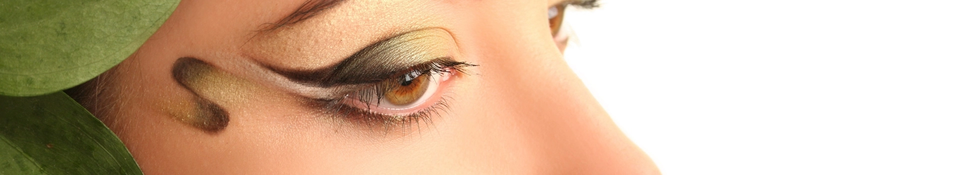 zielono czarny makijaż oka